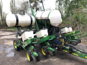 John Deere 7000, внесение жидких удобрений