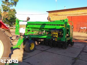 внесение ЖКУ, John Deere 1590